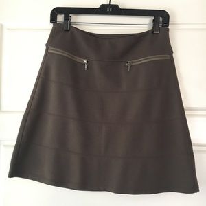 Athleta strata skirt XS olive green